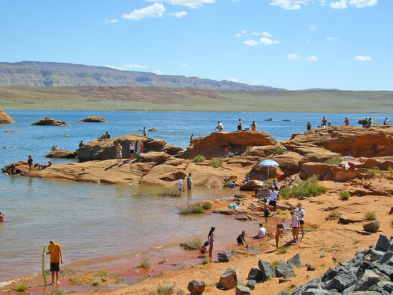 are dogs allowed at sand hollow state park